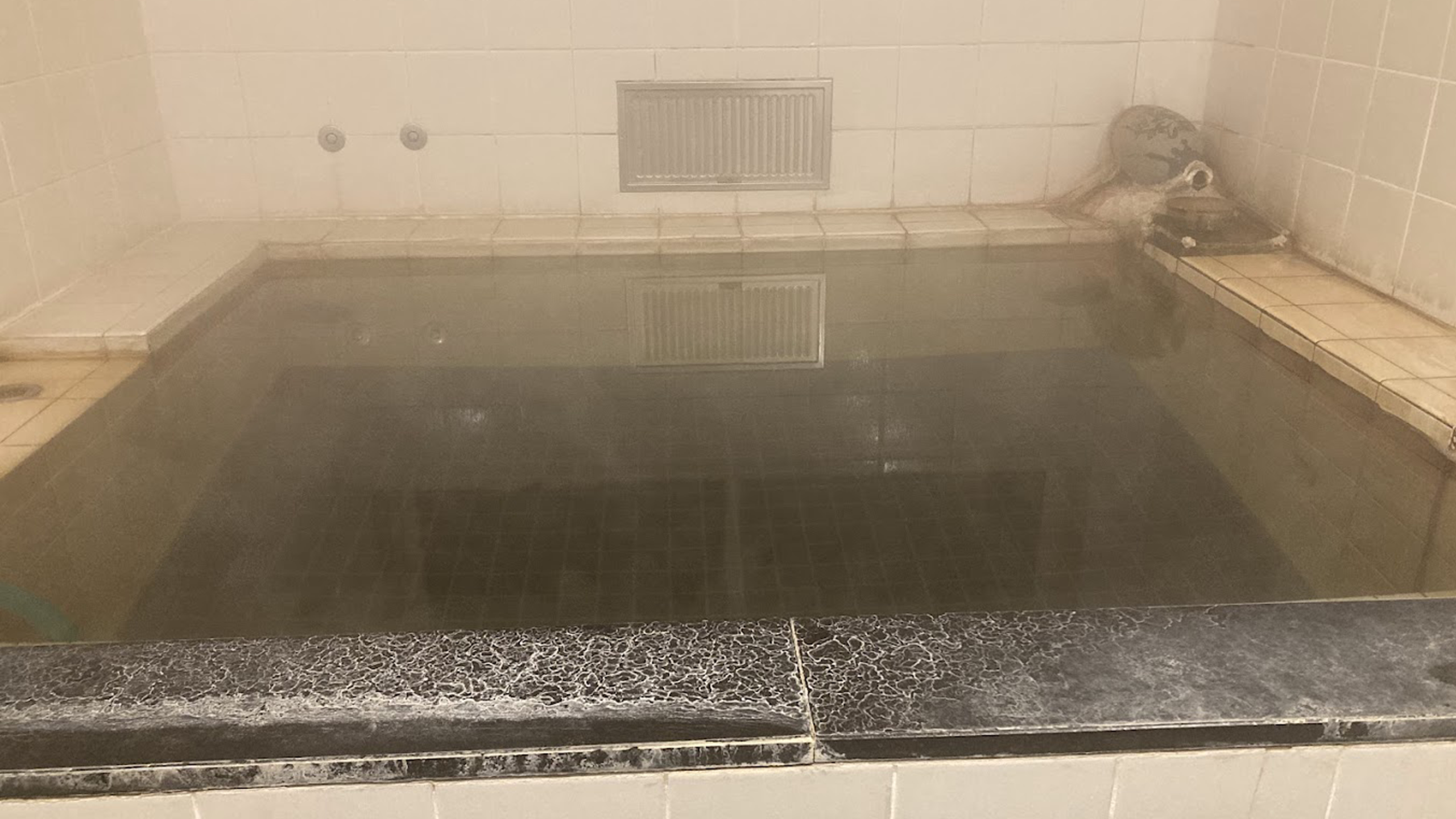 温泉浴室「男湯」